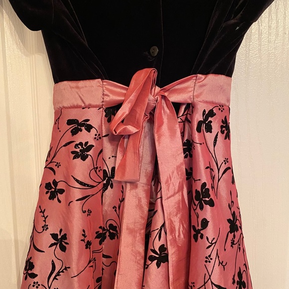 Girls Elegant Formal Dress - Picture 6 of 7